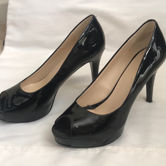 Nine West gently used- nude and black - Picture 3 of 3